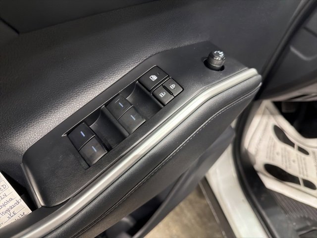 Certified 2024 Toyota Highlander AWD image 18