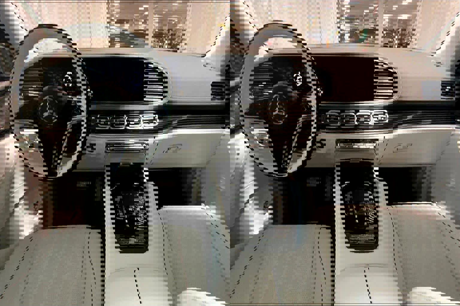 Used 2025 Mercedes-Benz Maybach GLS 600 4MATIC image 15