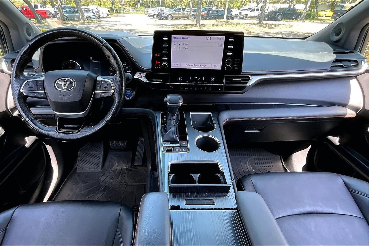 Used 2022 Toyota Sienna XSE w/ XSE Plus Package image 7