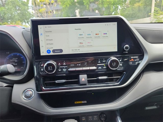 Used 2023 Toyota Highlander Platinum image 3