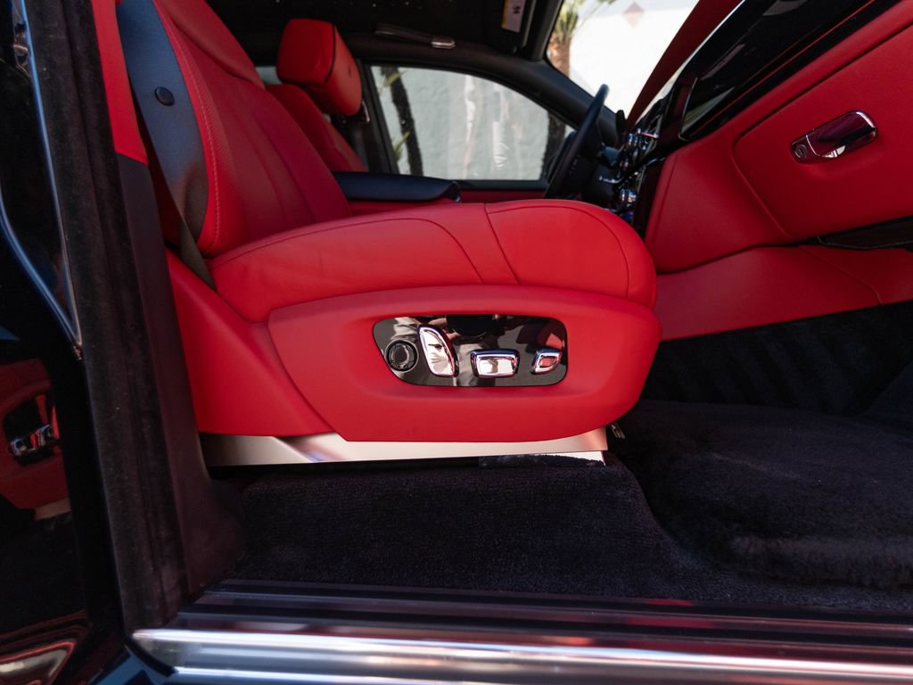 Used 2019 Rolls-Royce Phantom Sedan image 9