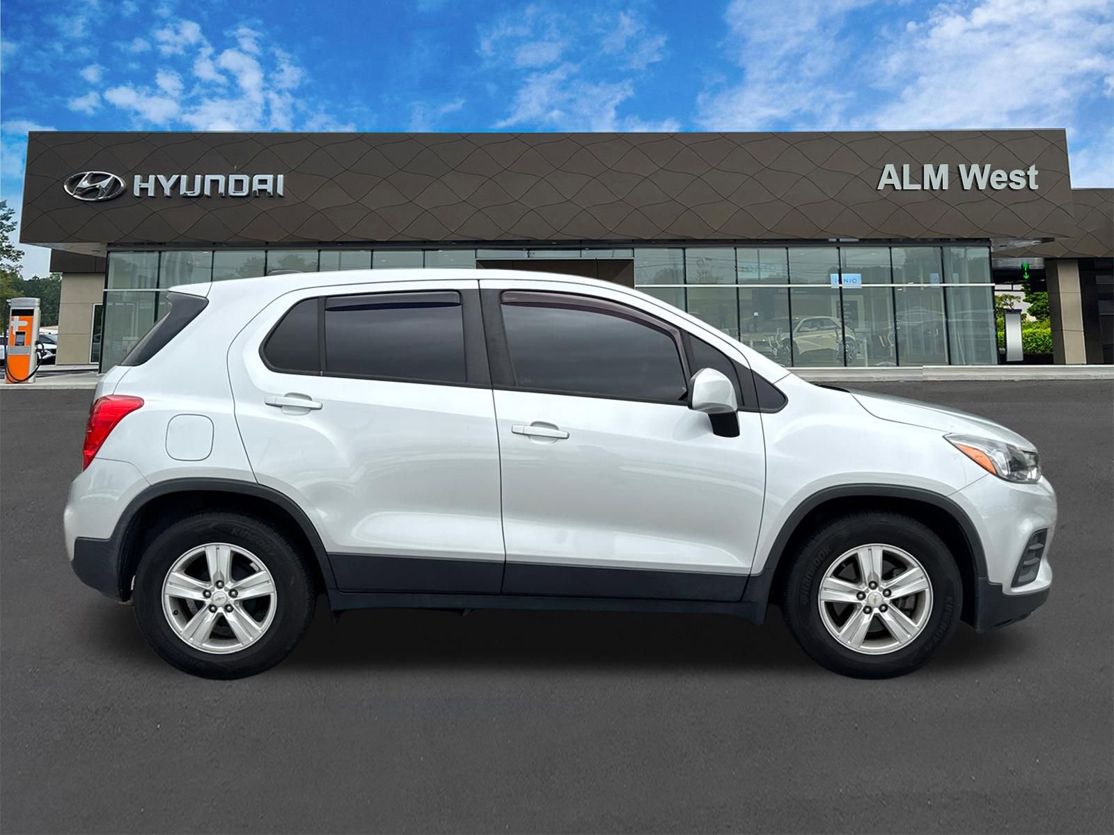 Used 2020 Chevrolet Trax LS w/ Tint and Cruise Package FWD image 4