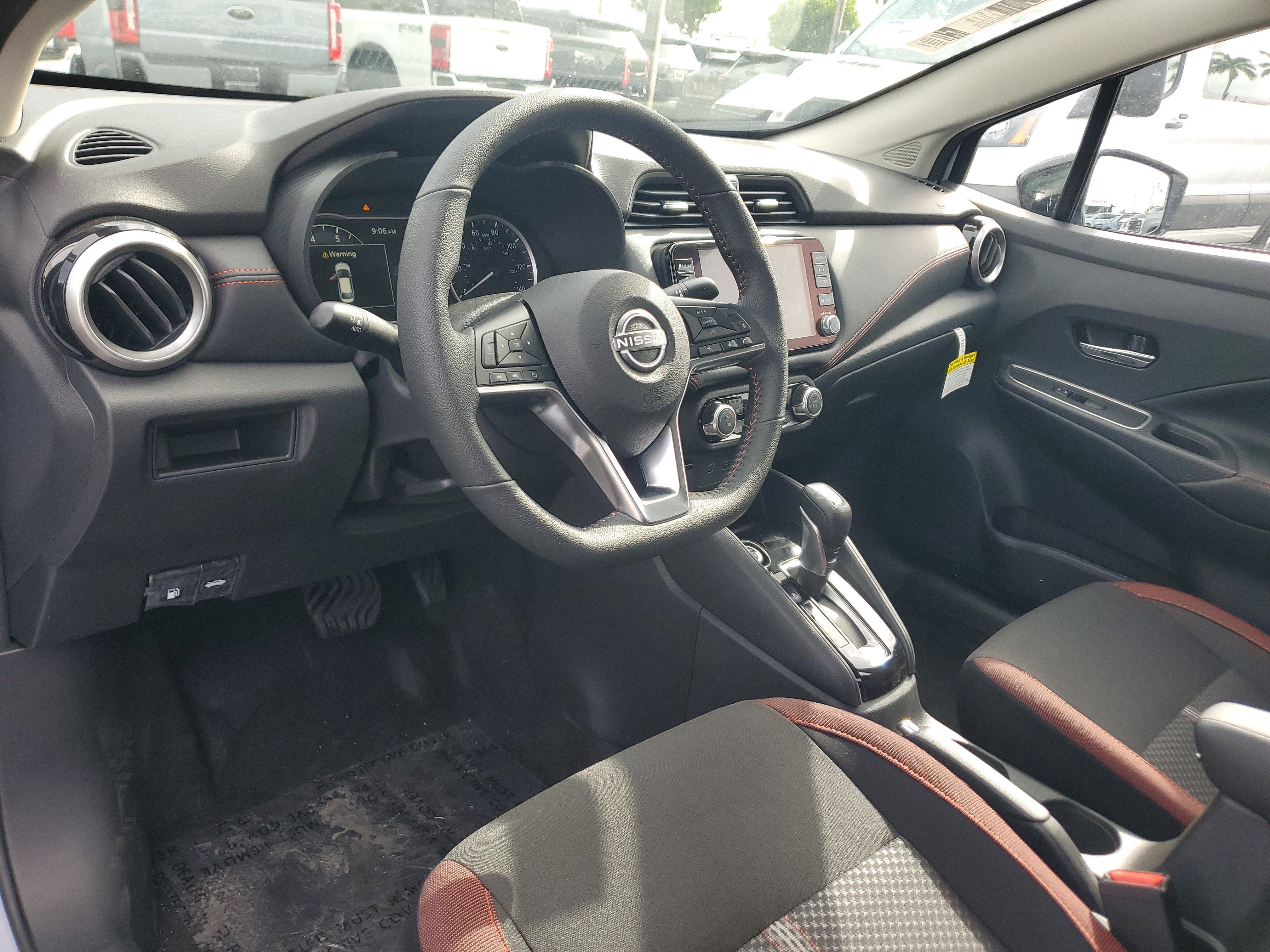 New 2025 Nissan Versa SR w/ Trunk Package FWD image 10
