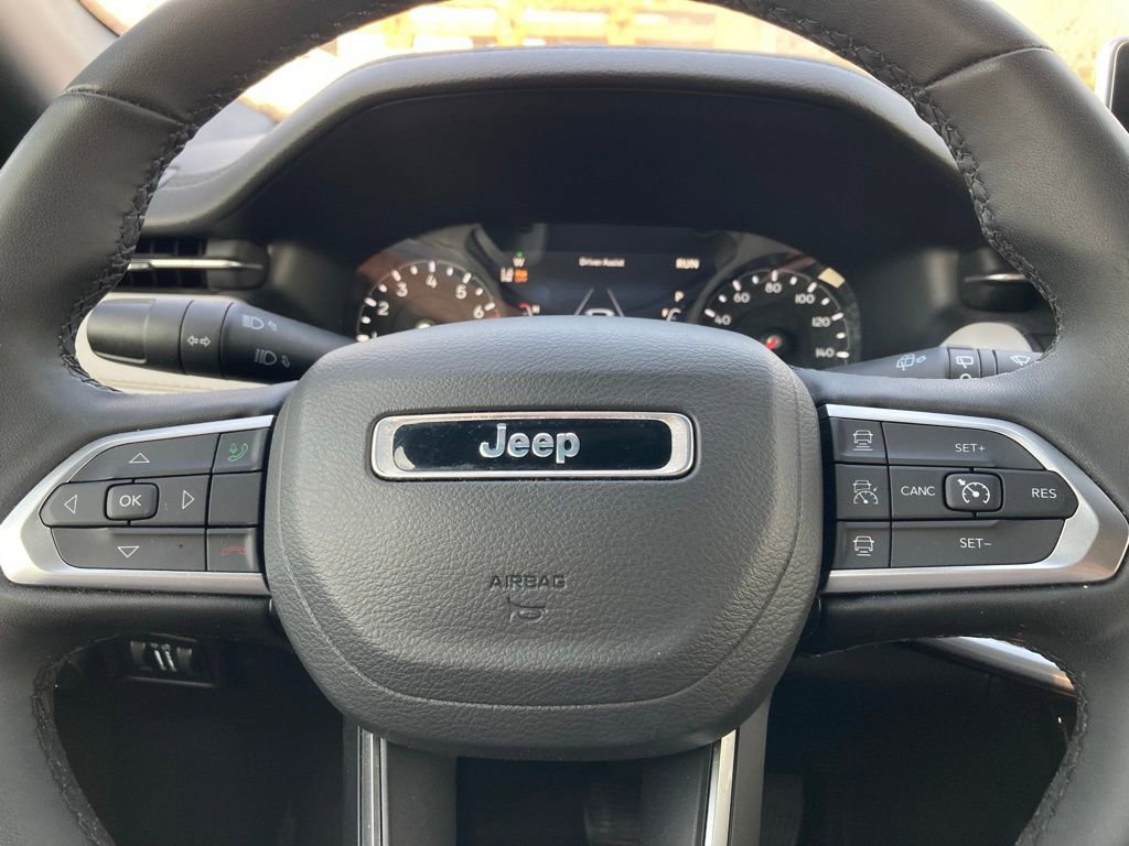 Used 2025 Jeep Compass Limited image 19