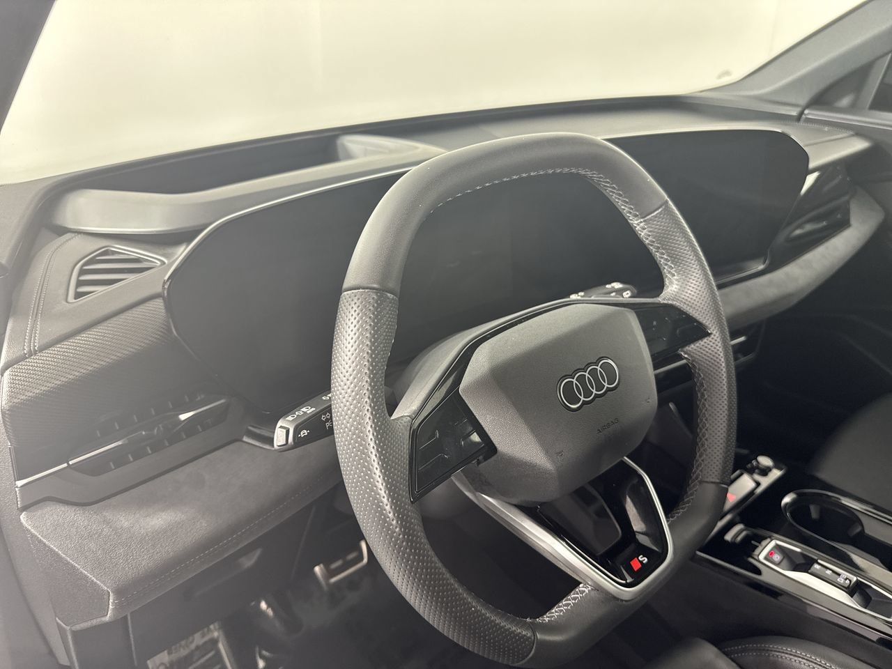 Used 2025 Audi SQ6 e-tron Premium Plus w/ Premium Plus AWD/4WD image 23