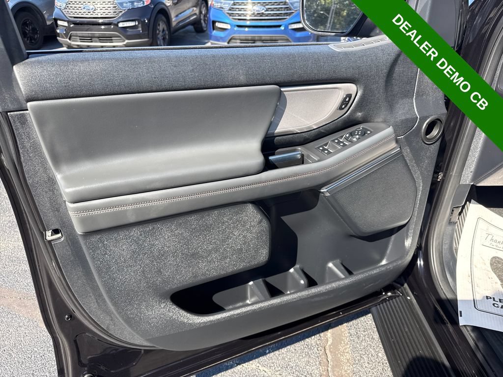 Used 2025 Ford Expedition Active AWD/4WD image 25