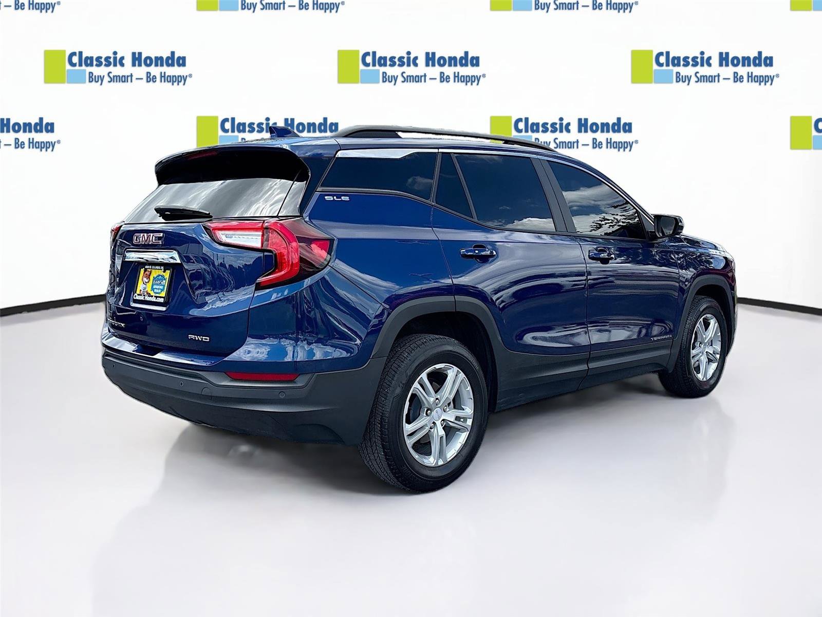 Used 2023 GMC Terrain SLE w/ Driver Convenience Package AWD/4WD image 8