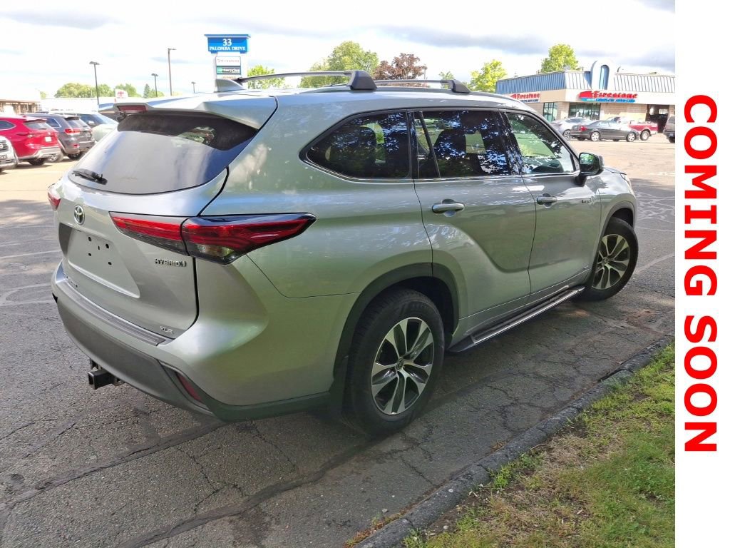 Used 2021 Toyota Highlander XLE AWD/4WD image 5