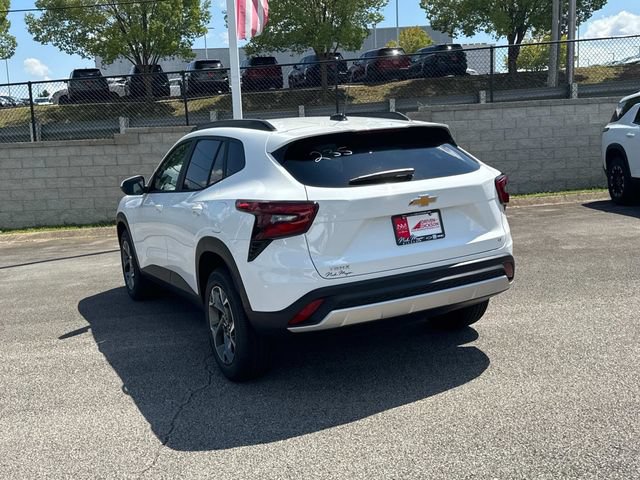 New 2026 Chevrolet Trax LT w/ Sunroof Package FWD image 6