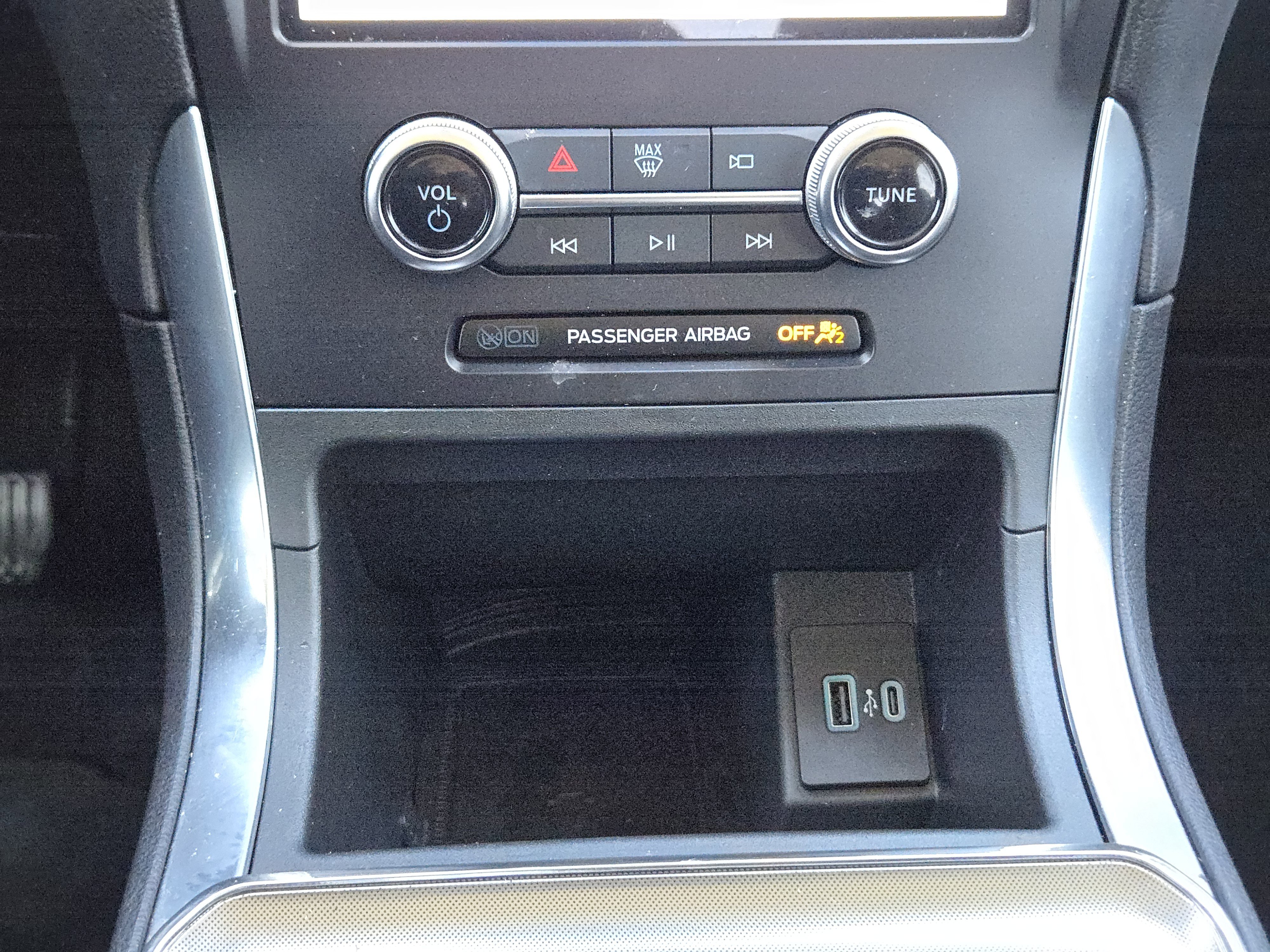 Used 2024 Ford Edge Titanium AWD/4WD image 19