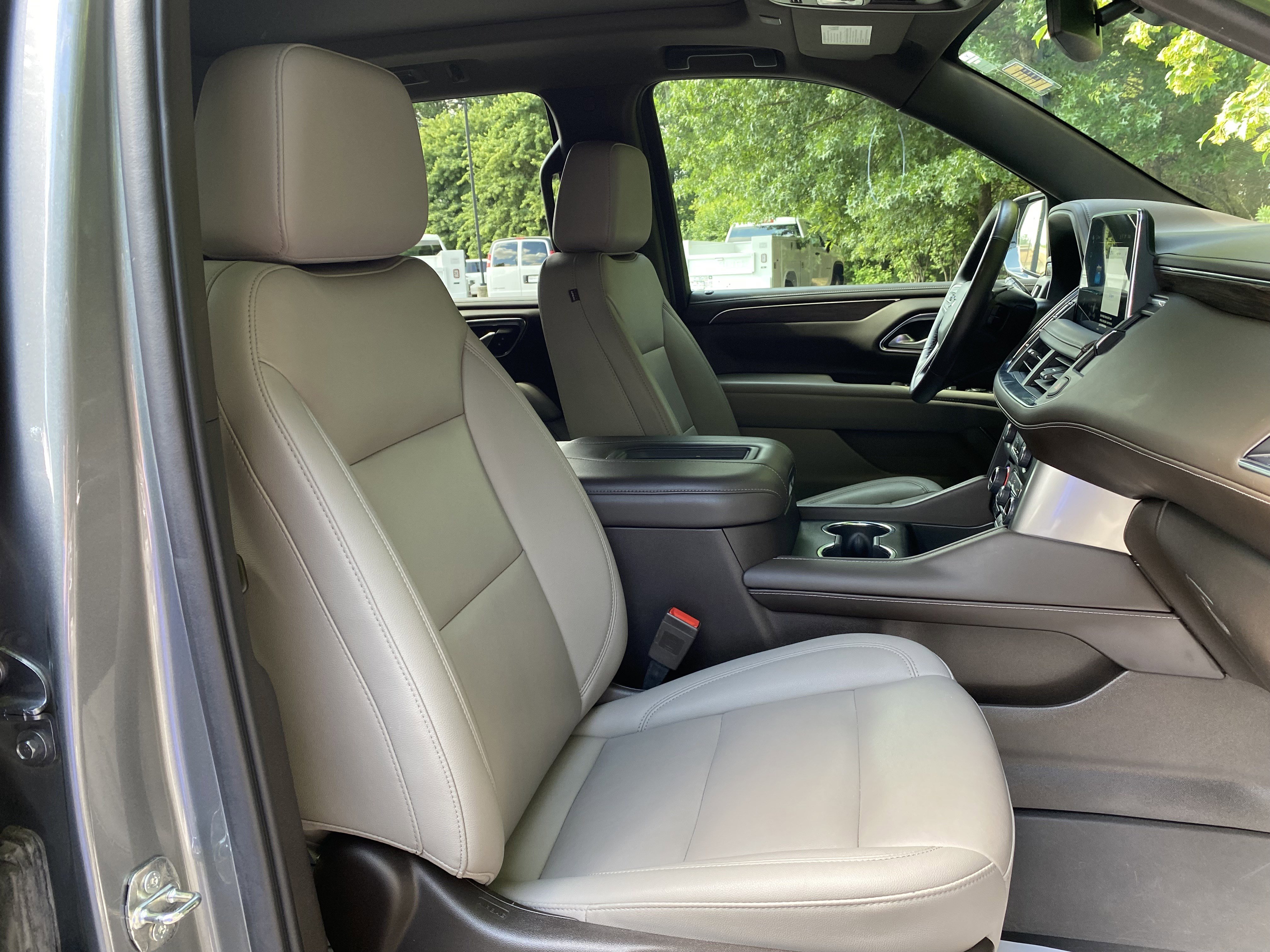 Used 2022 Chevrolet Tahoe Z71 w/ Luxury Package AWD/4WD image 35