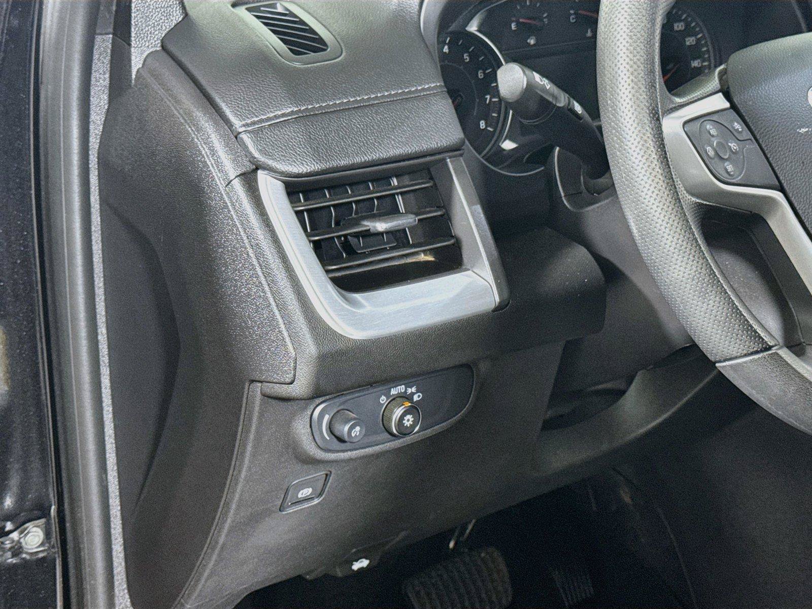 Used 2024 GMC Terrain SLE w/ Driver Convenience Package FWD image 8