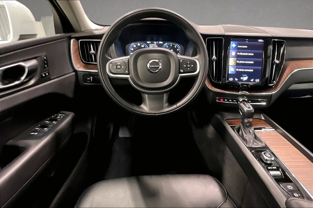 Used 2021 Volvo XC60 T5 Momentum w/ Premium Package AWD/4WD image 9