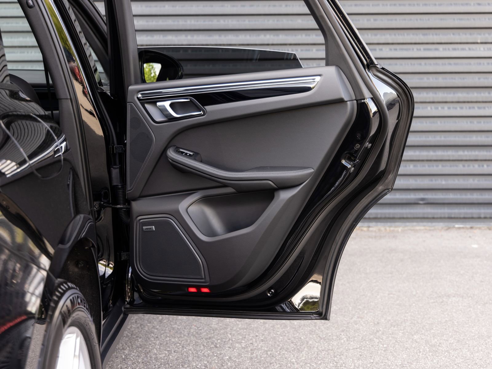 Certified 2025 Porsche Macan image 29