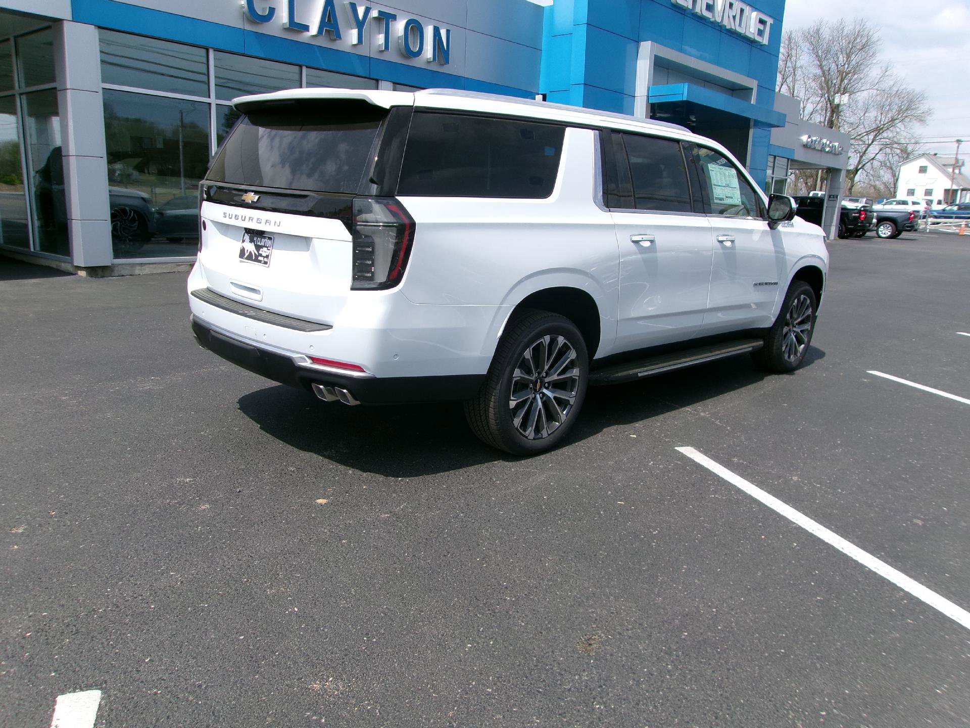 Used 2026 Chevrolet Suburban High Country w/ Sun And Tow Package AWD/4WD image 3