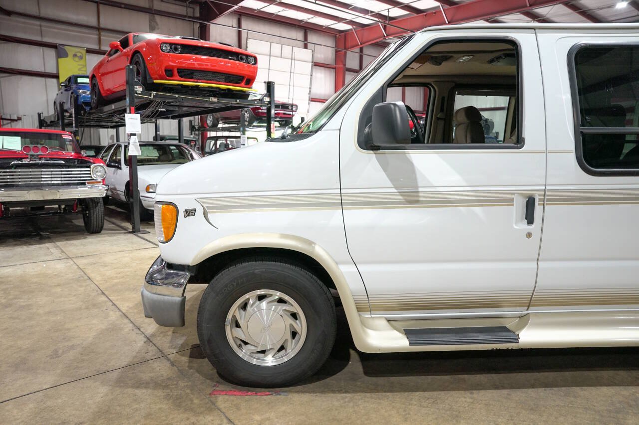 Used 2002 Ford E-150 and Econoline 150 RWD image 3