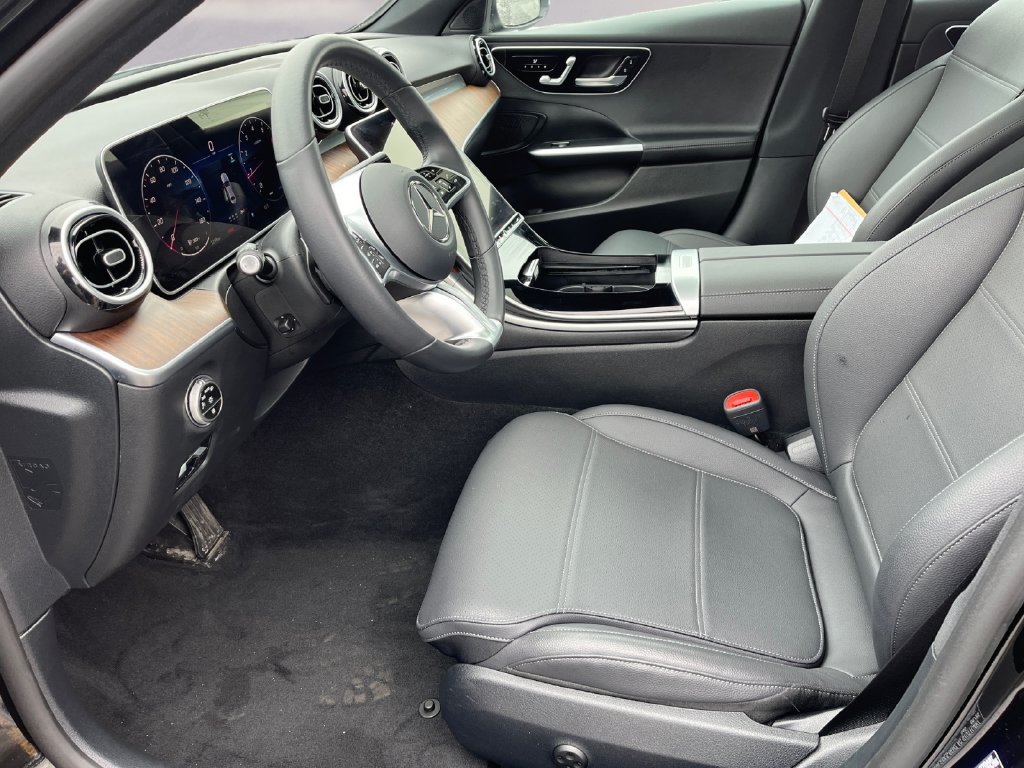 Used 2025 Mercedes-Benz C 300 4MATIC Sedan image 9