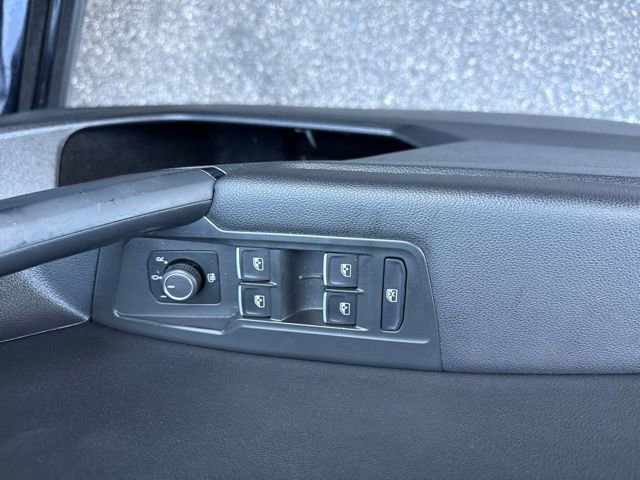 Used 2019 Volkswagen Tiguan SE image 35