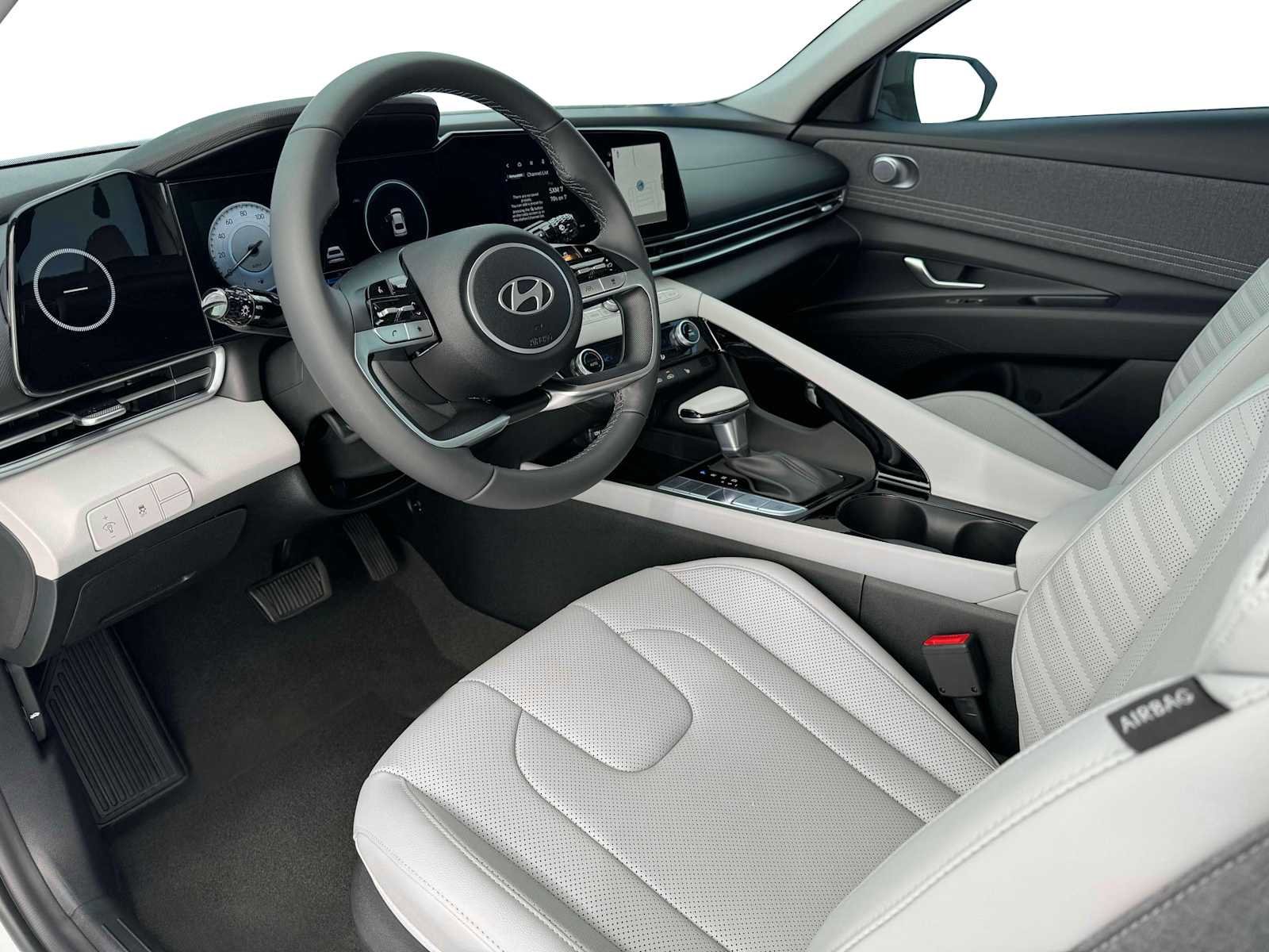 Certified 2025 Hyundai Elantra Limited FWD image 27