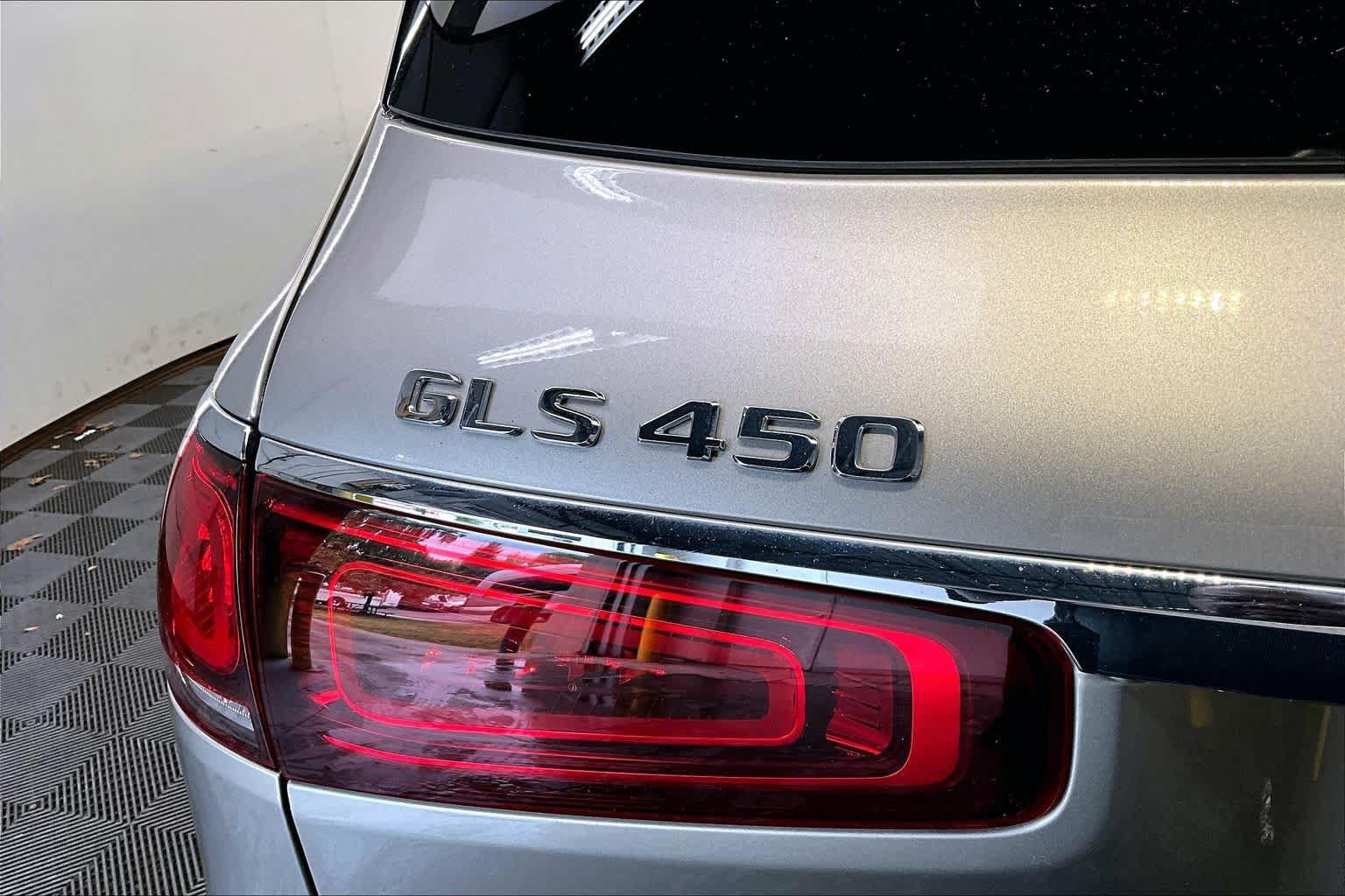 Used 2020 Mercedes-Benz GLS 450 4MATIC image 33