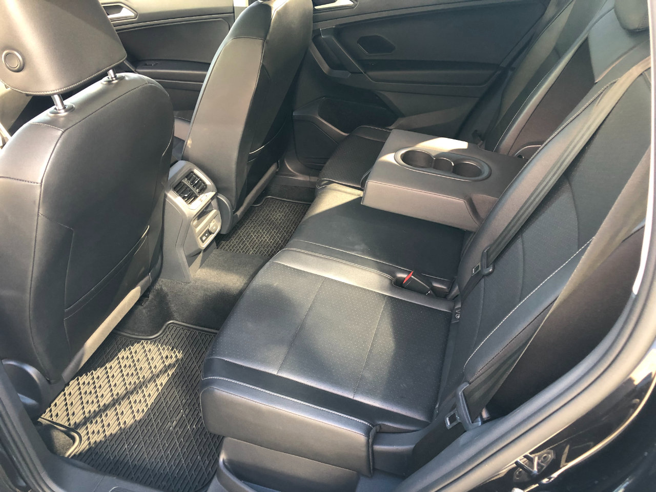 Used 2019 Volkswagen Tiguan SE w/ Panoramic Sunroof Package image 25