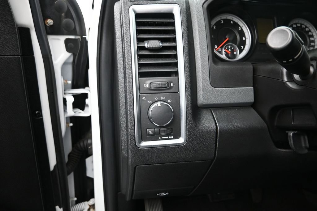 Used 2014 RAM 1500 Classic SLT AWD/4WD image 12