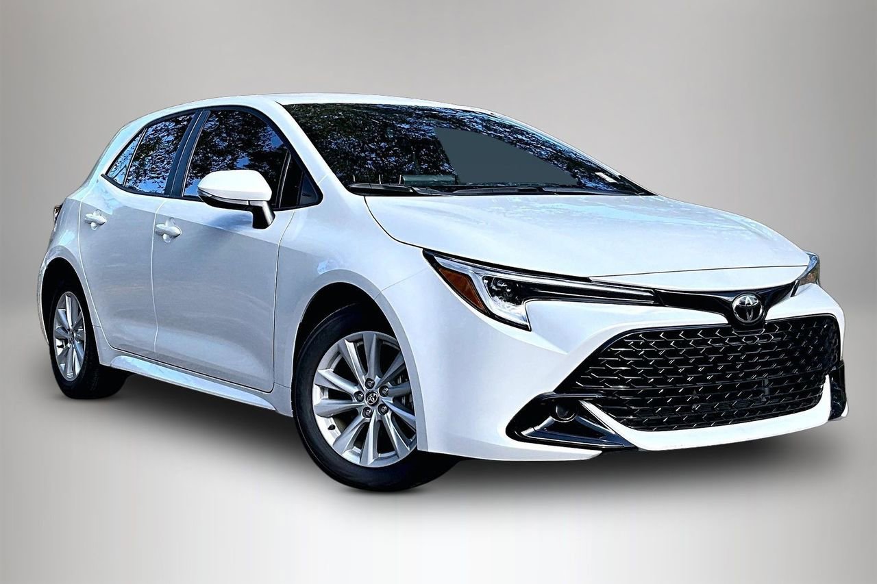 Used 2025 Toyota Corolla SE image 2