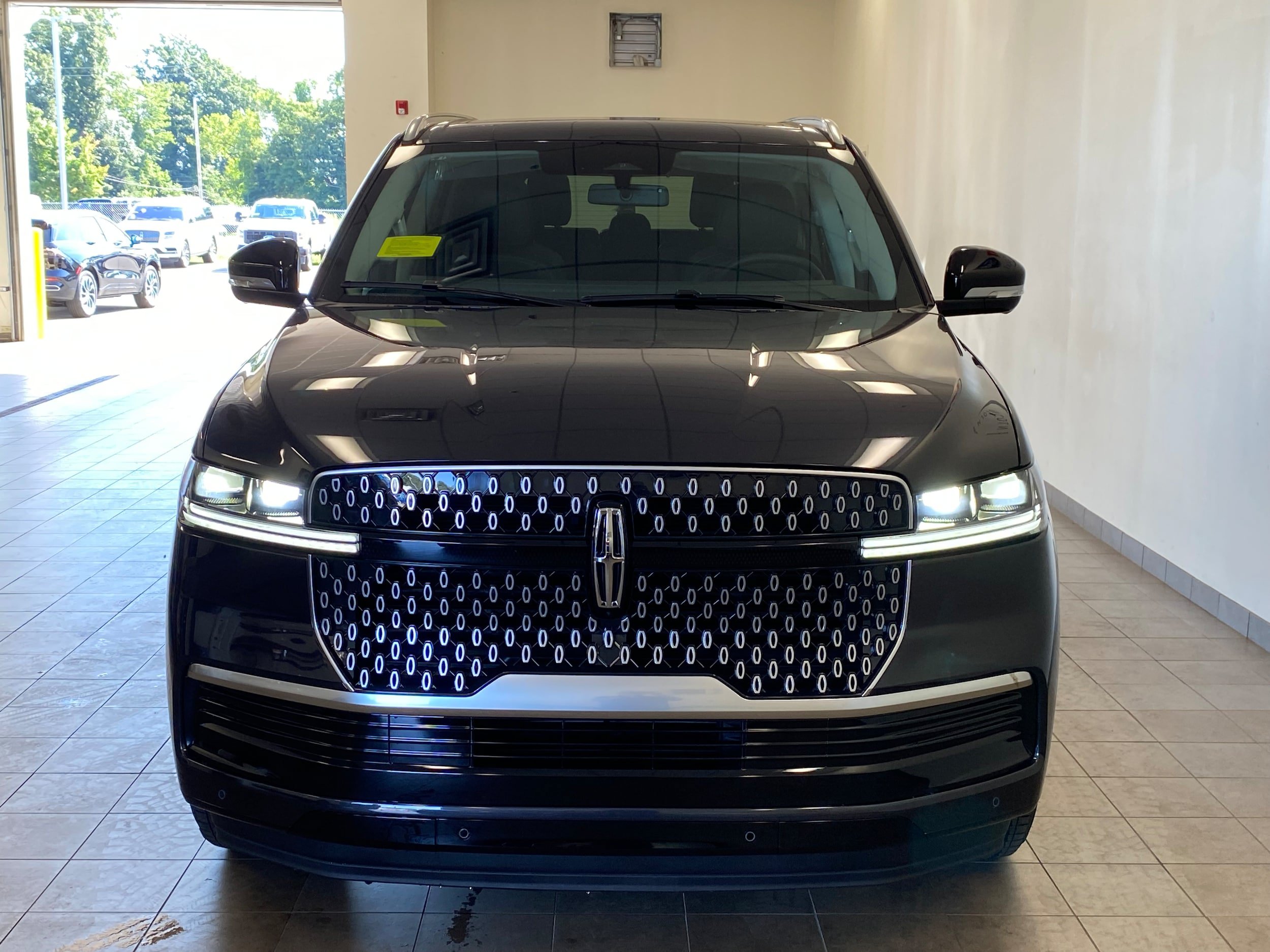 New 2027 Lincoln Navigator Reserve AWD/4WD image 3