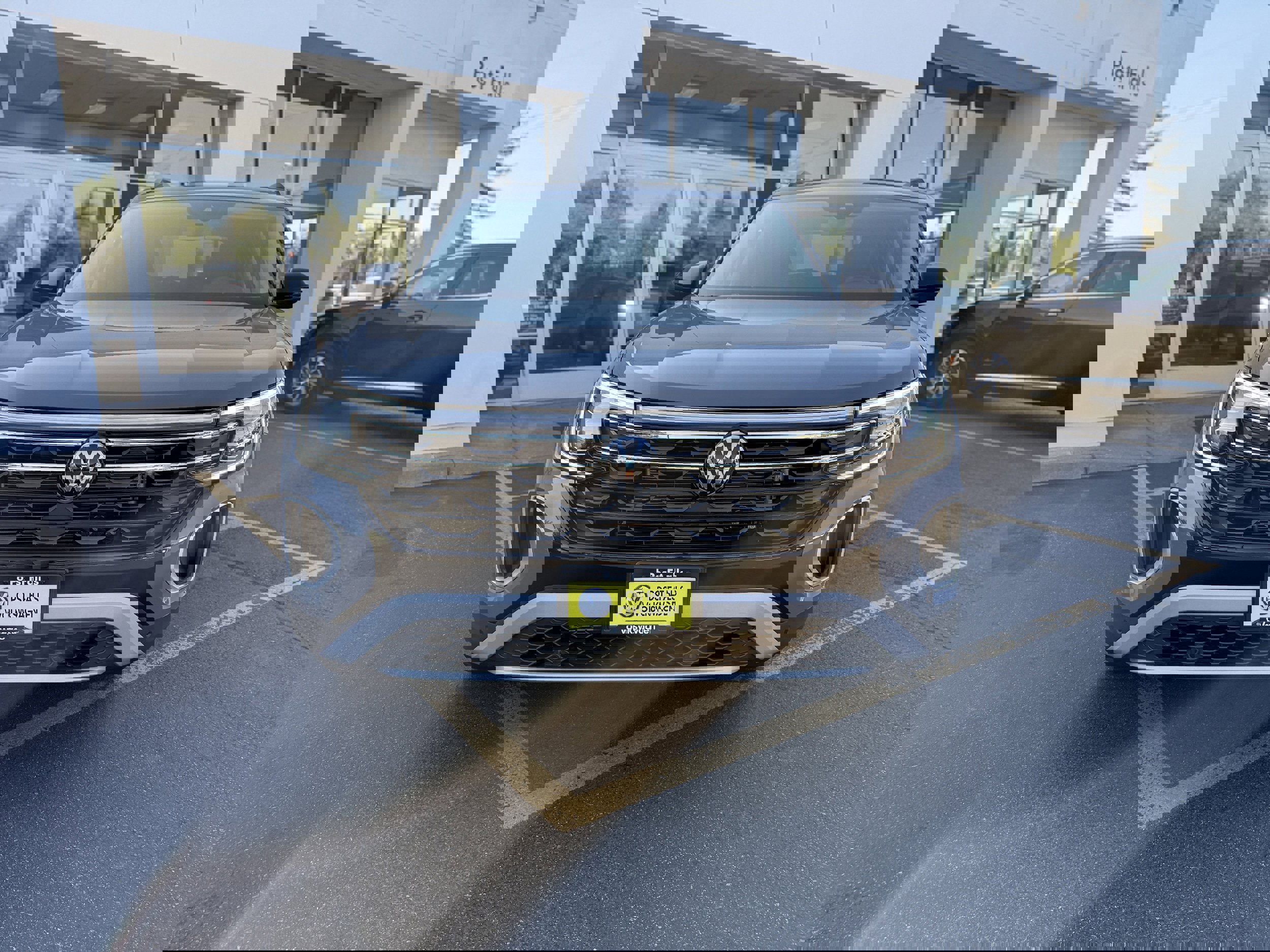 New 2025 Volkswagen Atlas Peak Edition SE image 2