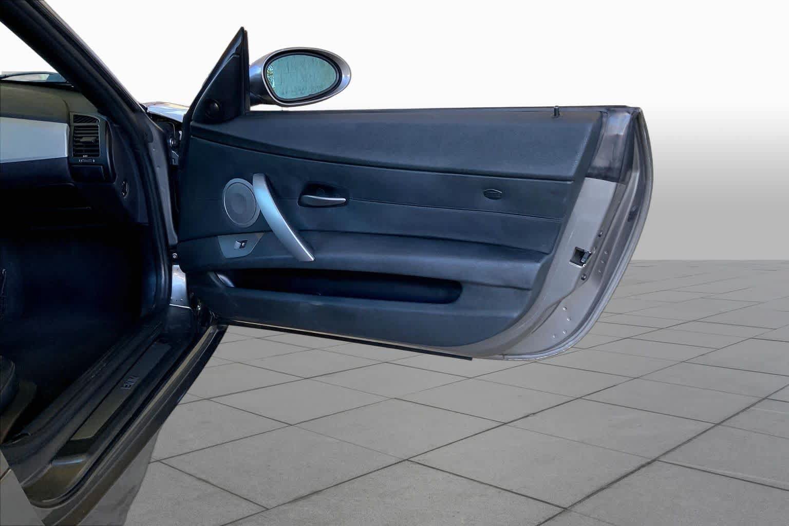Used 2004 BMW Z4 3.0i RWD image 16