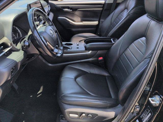 Used 2023 Toyota Highlander XLE FWD image 24