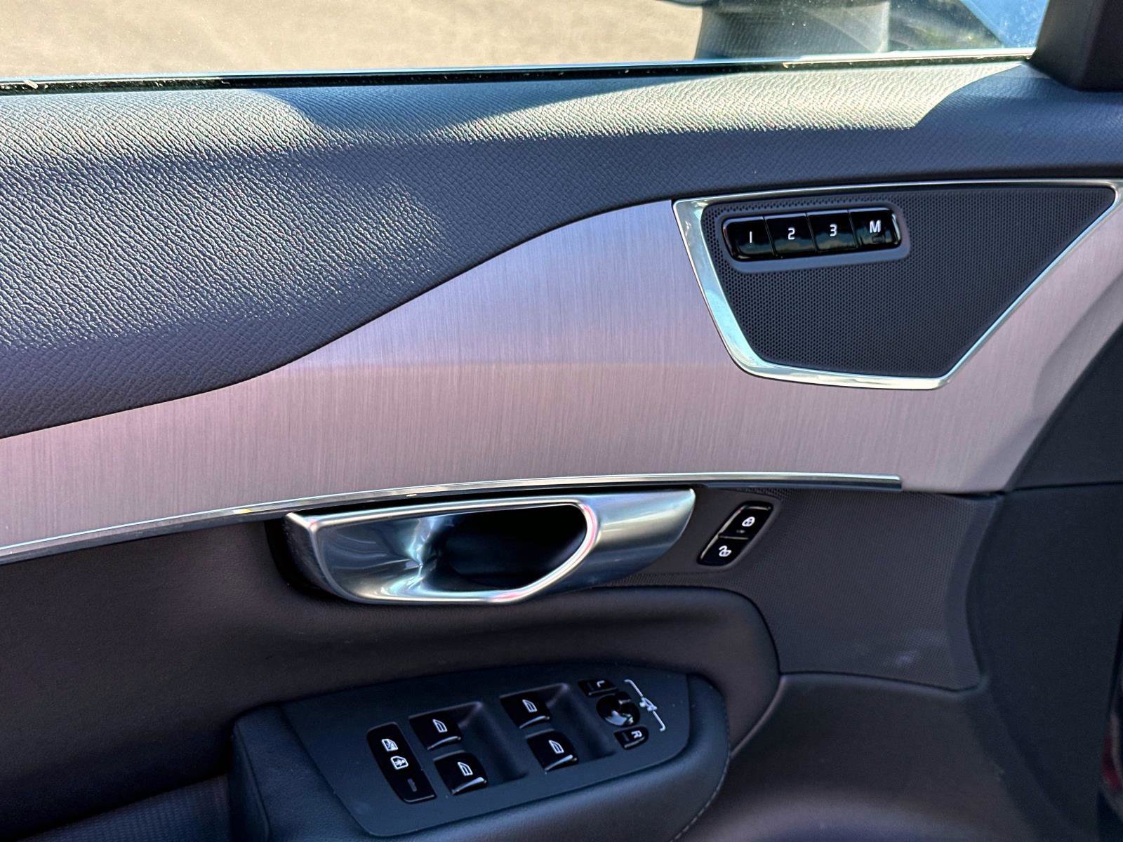 Certified 2025 Volvo XC90 B5 Core image 18