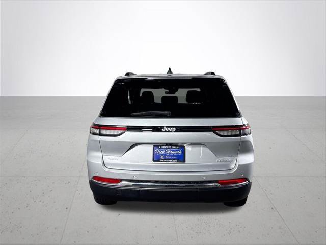 Certified 2025 Jeep Grand Cherokee Laredo w/ Luxury Tech Group I AWD/4WD image 8