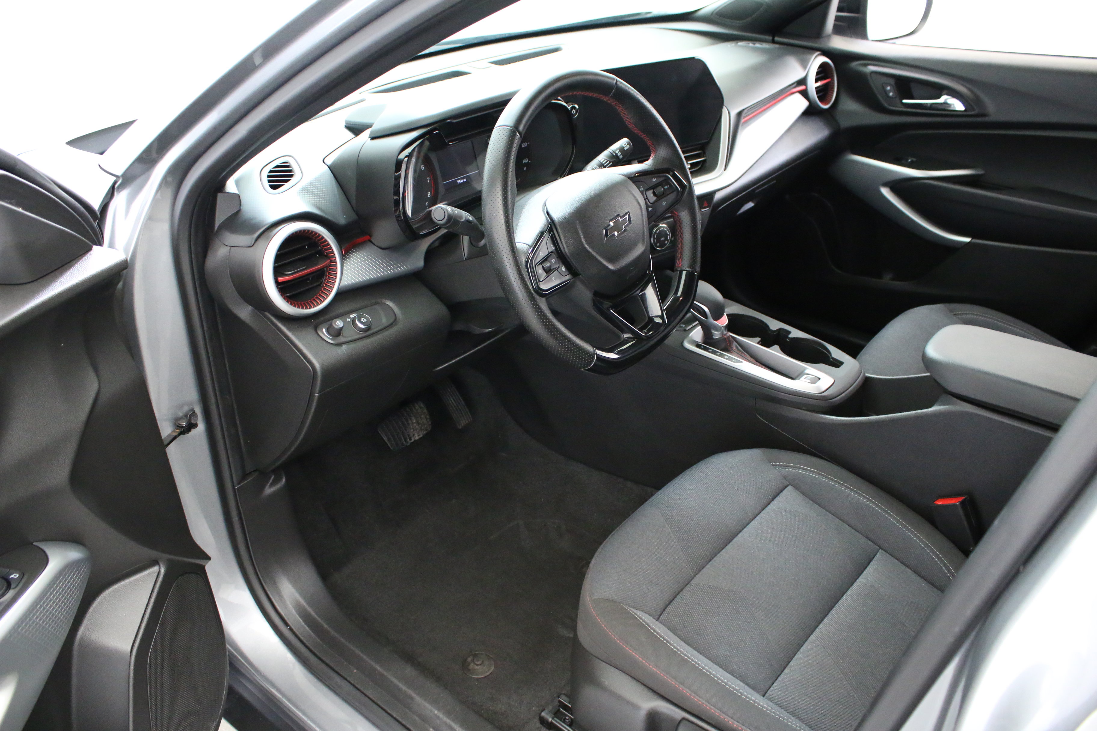 Certified 2024 Chevrolet Trax RS w/ Driver Confidence Package FWD image 23