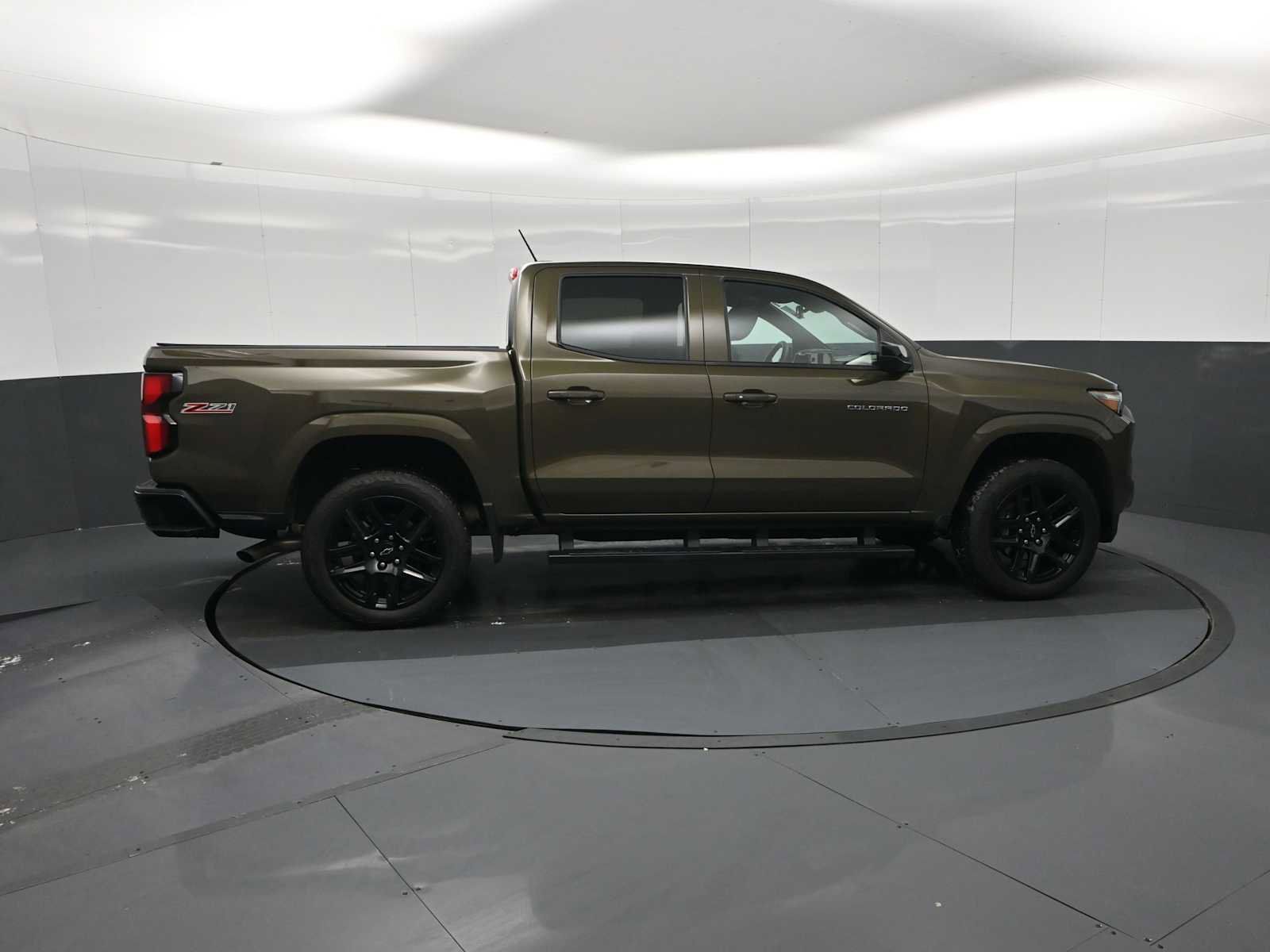 Used 2024 Chevrolet Colorado Z71 w/ Z71 Convenience Package 2 image 9
