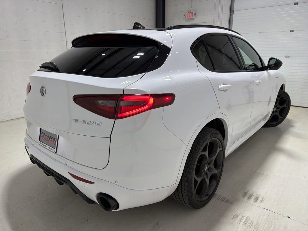Used 2023 Alfa Romeo Stelvio Veloce AWD/4WD image 4