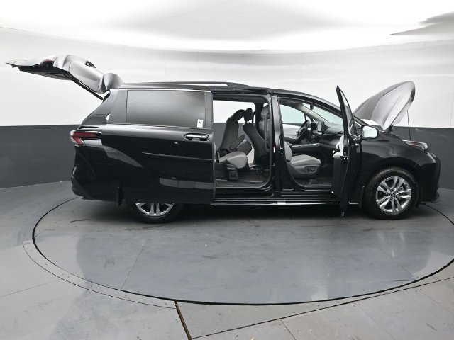 Certified 2026 Toyota Sienna XLE AWD/4WD image 51