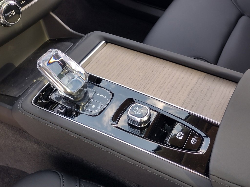 New 2025 Volvo XC90 B6 Plus image 16