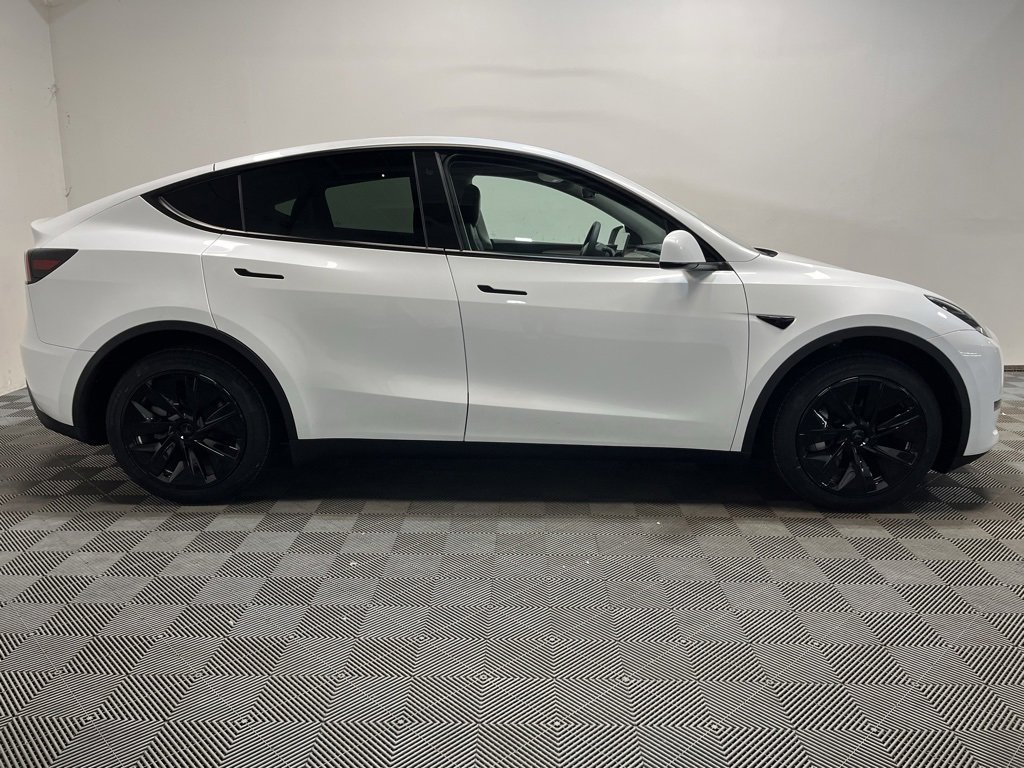 Used 2023 Tesla Model Y Long Range image 4