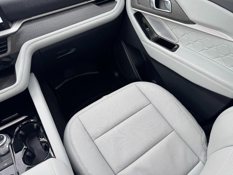 Used 2025 Ford Explorer Platinum w/ Ultimate Package image 16