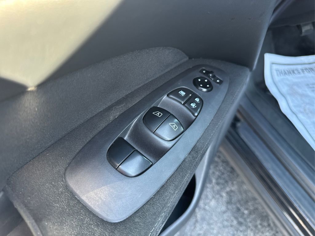 Used 2015 Nissan Pathfinder SV AWD/4WD image 34