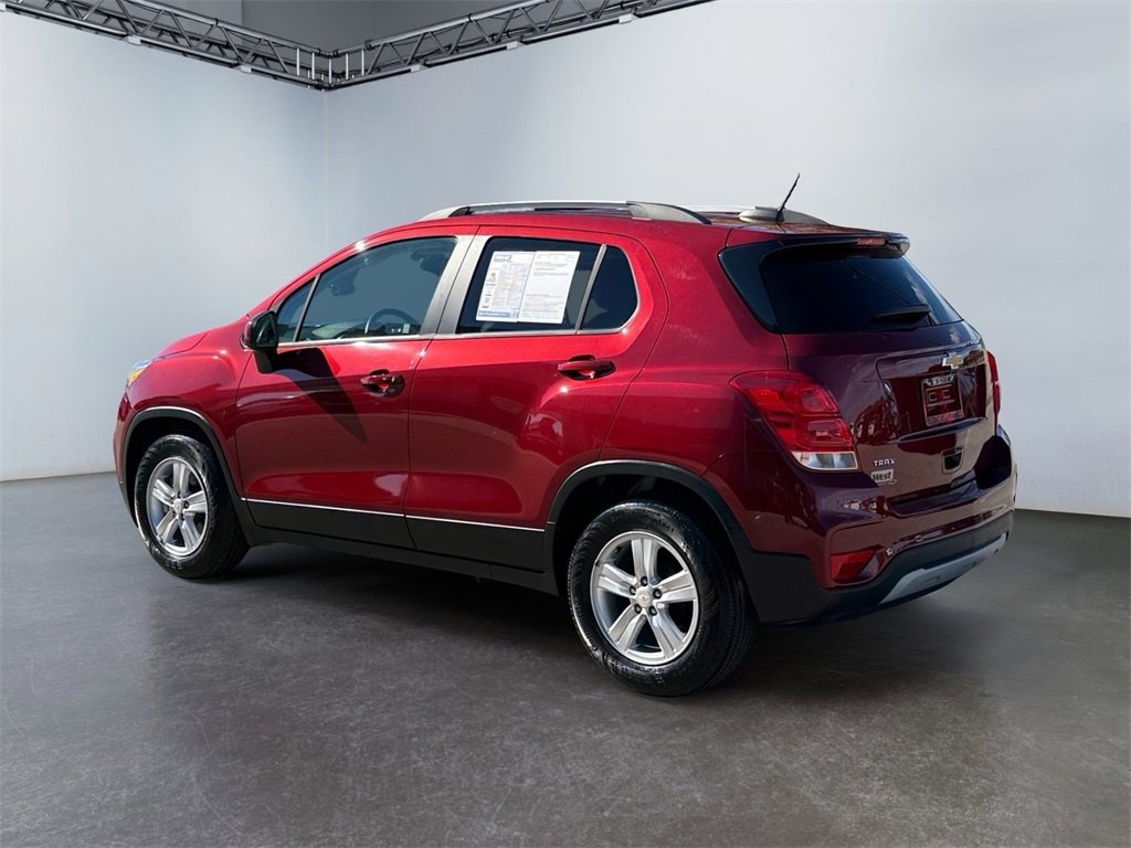 Used 2022 Chevrolet Trax LT w/ LT Convenience Package image 5