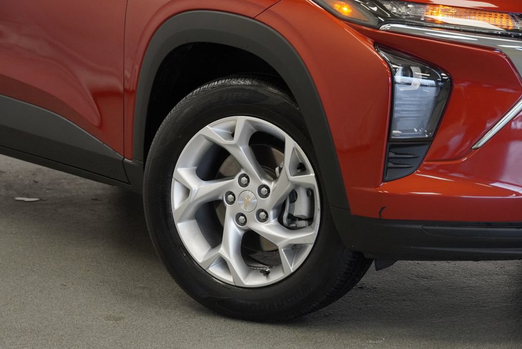 Certified 2024 Chevrolet Trax LS w/ LS Convenience Package FWD image 11
