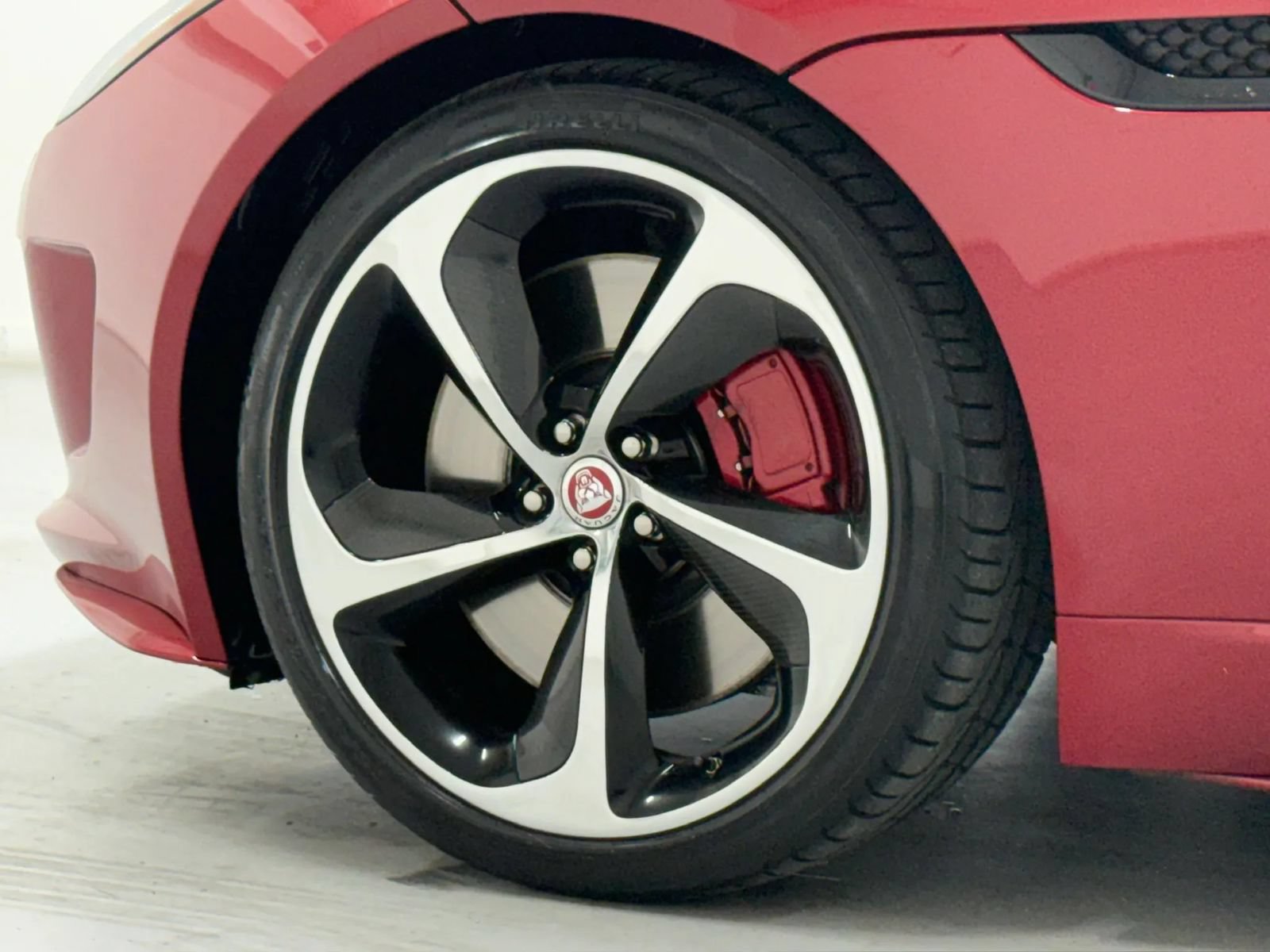 Used 2017 Jaguar F-TYPE R AWD/4WD image 33