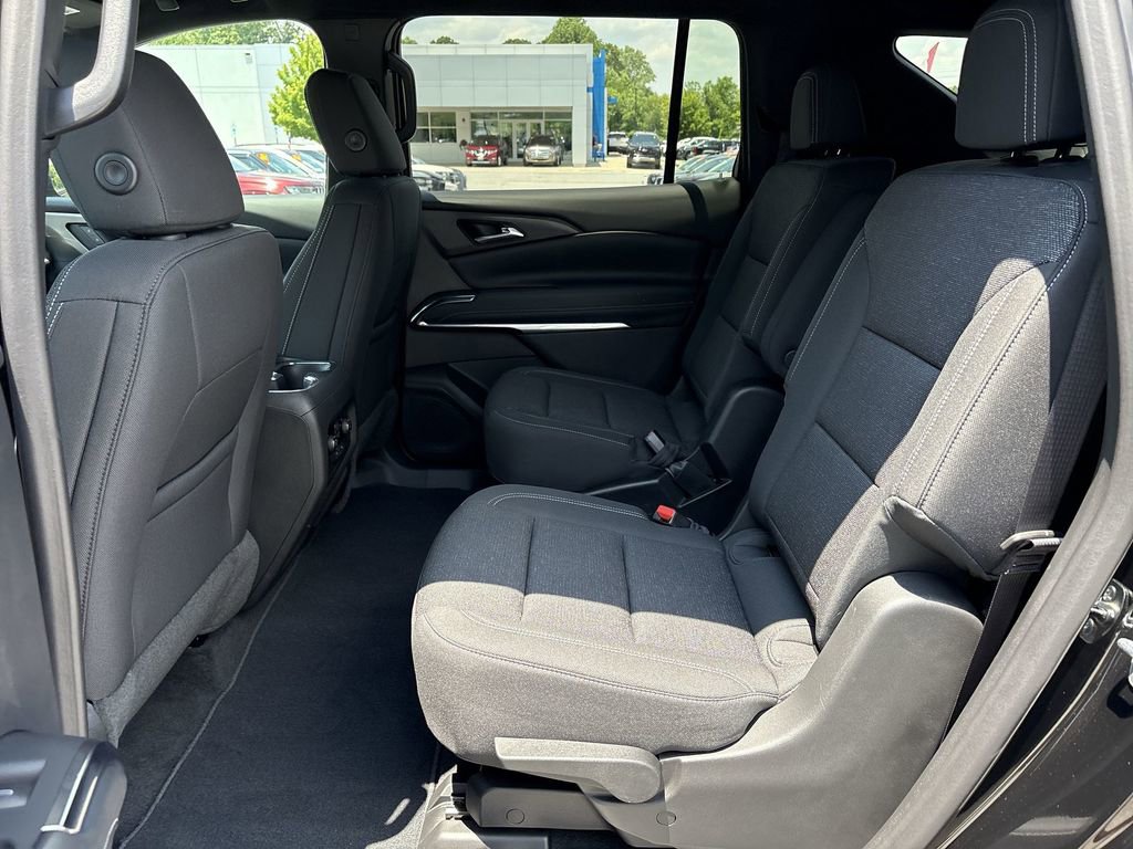 New 2025 Chevrolet Traverse LT image 25