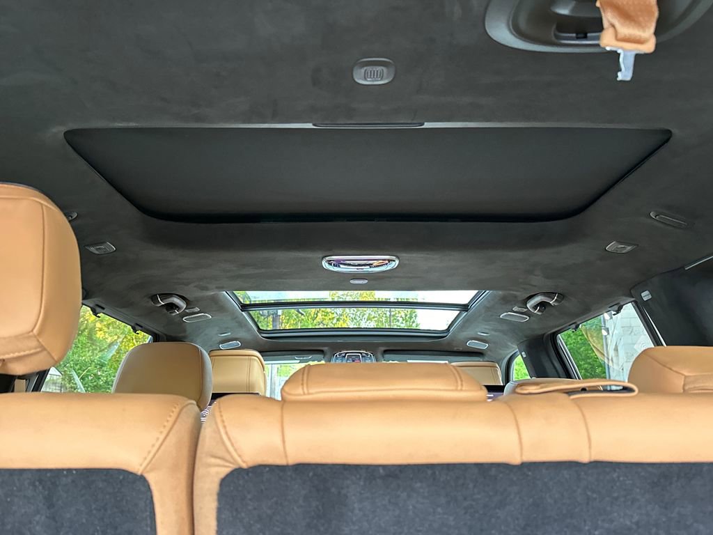 Used 2023 Jeep Grand Wagoneer L Series III w/ Rear Seat Video Group 1 AWD/4WD image 8