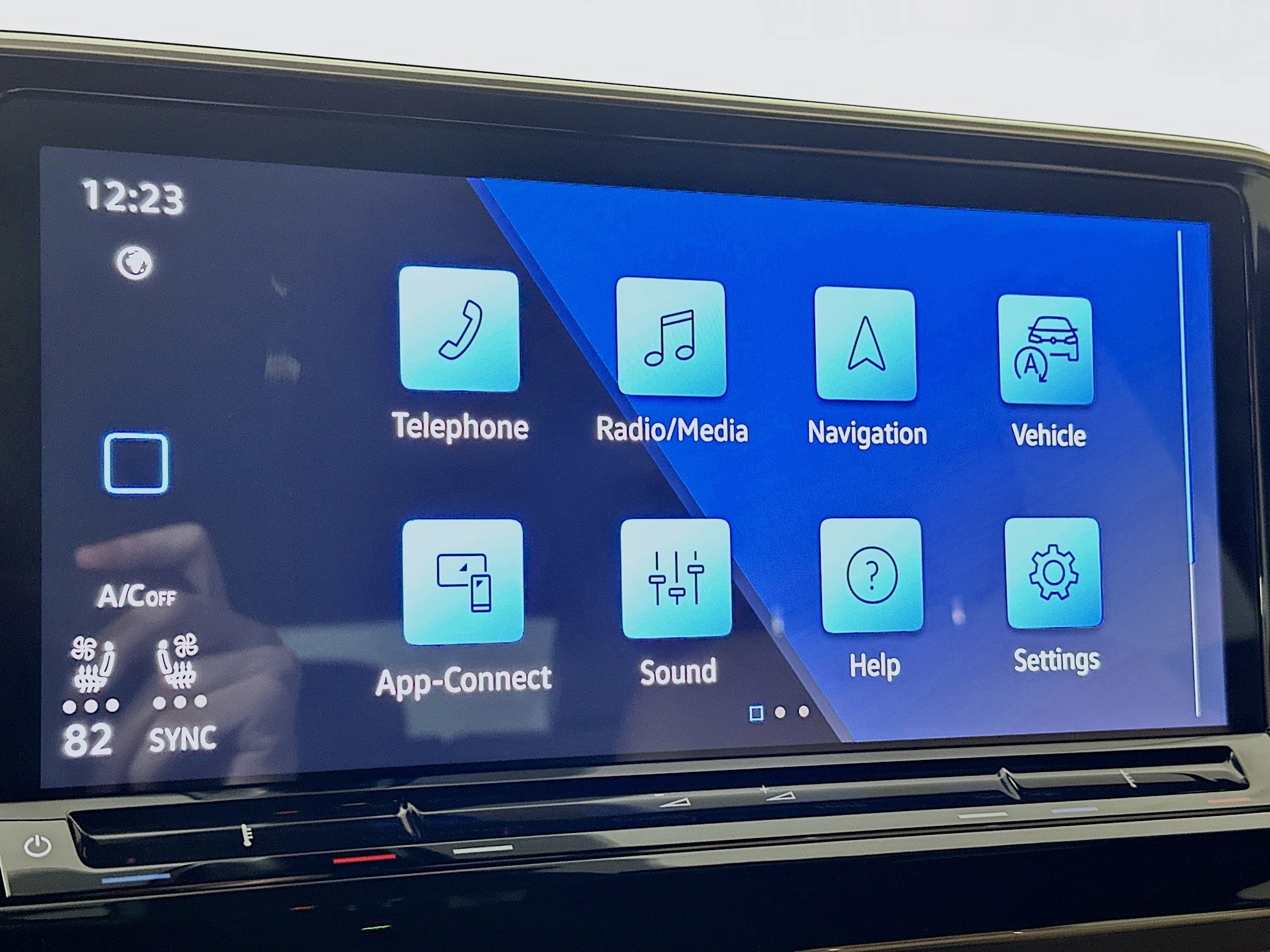 Used 2025 Volkswagen Atlas Cross Sport SEL R-Line image 15