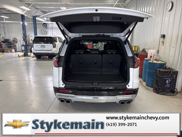 Used 2024 GMC Acadia Denali image 13