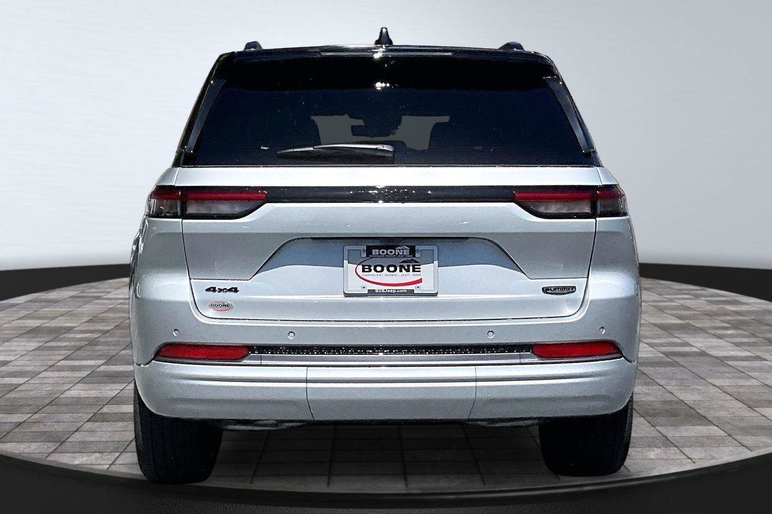 New 2026 Jeep Grand Cherokee Summit w/ Obsidian Package AWD/4WD image 5