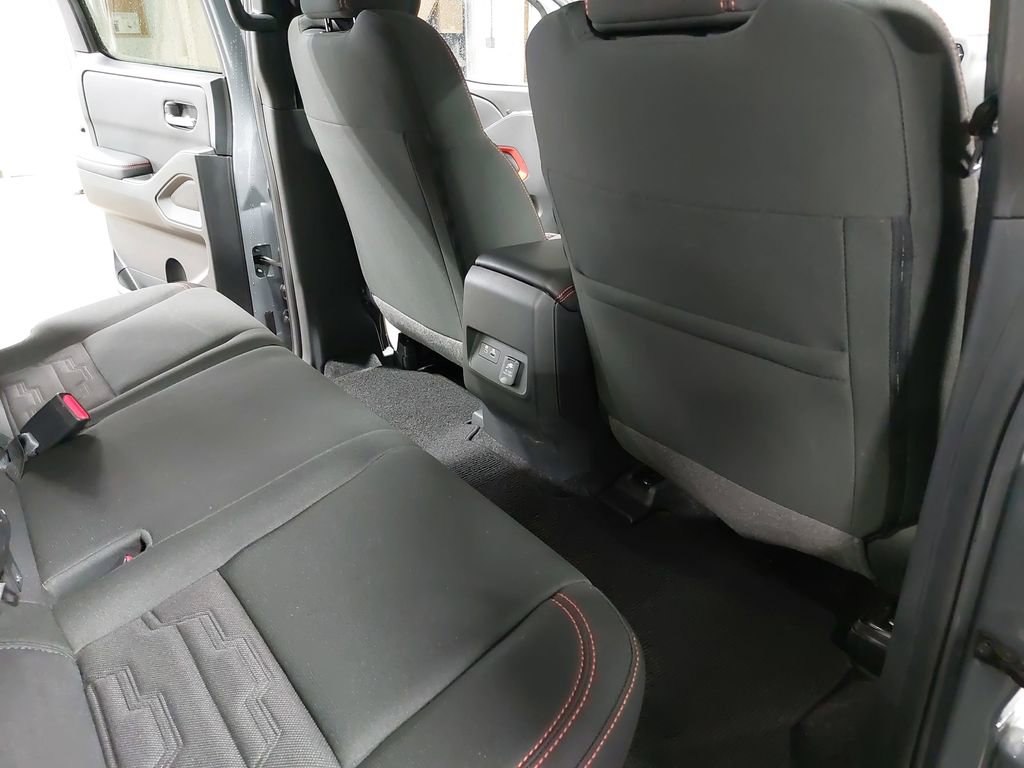 Certified 2025 Nissan Frontier PRO-4X w/ Pro Convenience Package image 11